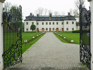 Pakosz_C3_B3w_2C_pa_C5_82ac_patrycjuszowski_28Schloss-Wernersdorf_29.jpg