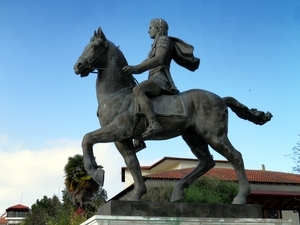 Statue_of_Alexander_the_Great_riding_Bucephalus_and_carrying_a_winged_statue_of_Nike_28square_of_Alexander_the_Great_29_in_Pella_city_286914694770_29.jpg