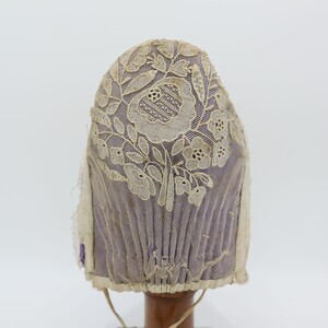 hellviolette-trachtenhaube-mit-floraler-stickerei-77311-5.jpg