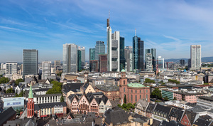 Frankfurter_Altstadt_mit_Skyline_2019_28100MP_29.jpg